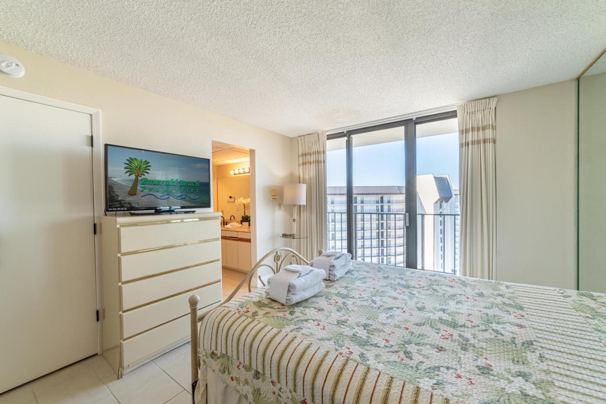 Edgewater 1-1212 'combee's Penthouse Hideaway' Holiday home *